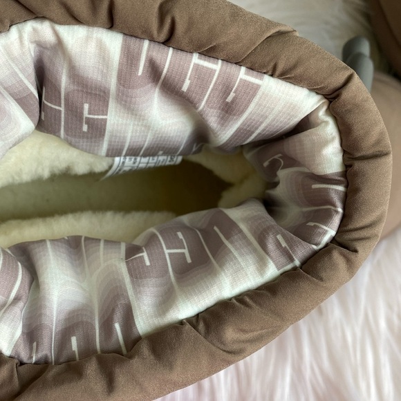 ❄️ UGG Kid Classic Maxi Short sz 3 - Picture 5 of 14